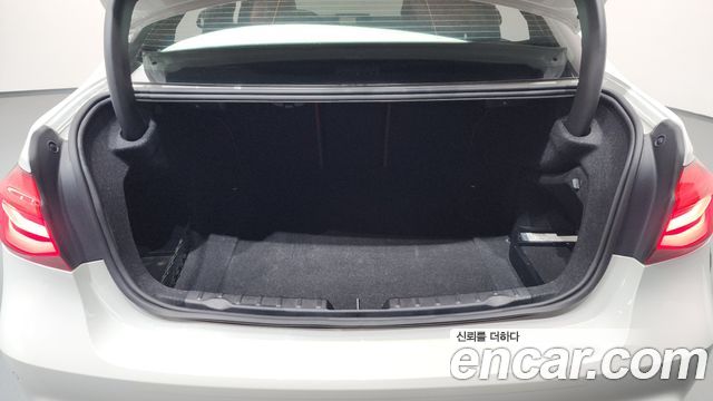 BMW 3-Series 330i M Sport Shadow