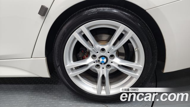 BMW 3-Series 330i M Sport Shadow