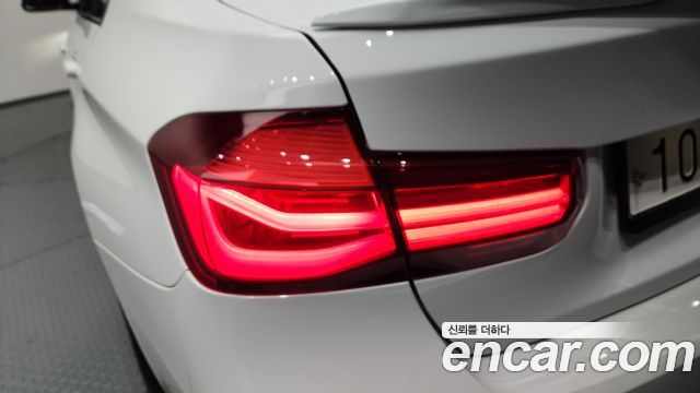 BMW 3-Series 330i M Sport Shadow