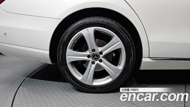 Mercedes-Benz E-Class E220d Avantgarde