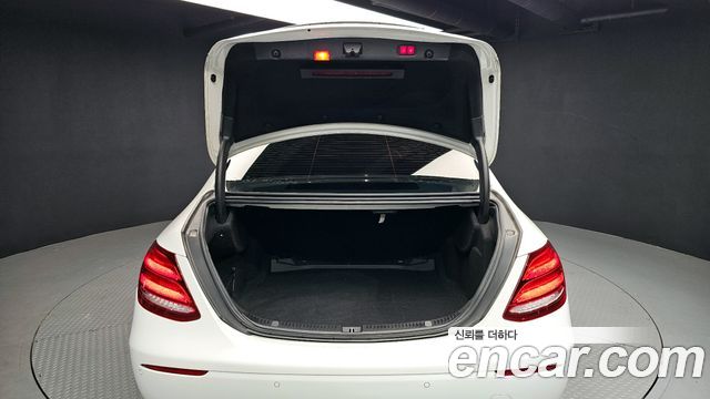 Mercedes-Benz E-Class E220d Avantgarde