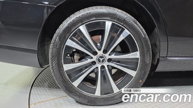 Mercedes-Benz E-Class E300e 4MATIC Exclusive