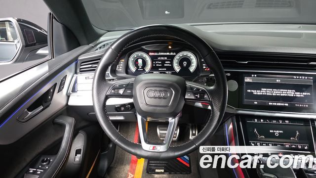 Audi Q8 55 TFSI Quattro Premium
