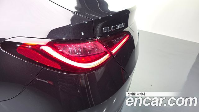 Mercedes-Benz GLC-Class GLC300 4MATIC Avnatgarde Coupe