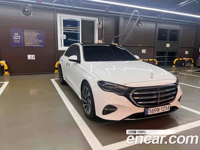 Mercedes-Benz E-Class E300 4MATIC Exclusive