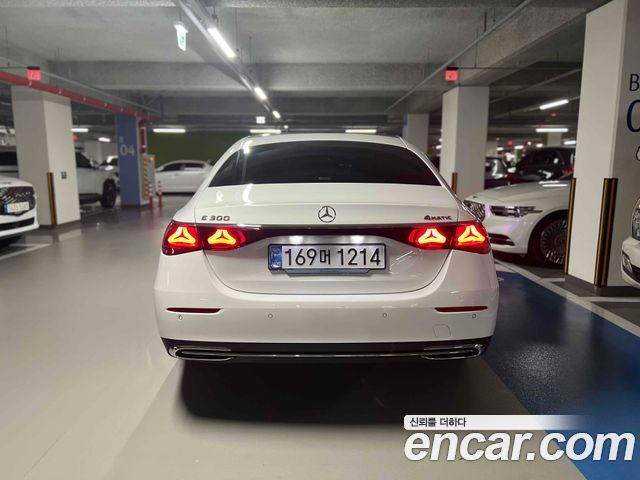 Mercedes-Benz E-Class E300 4MATIC Exclusive