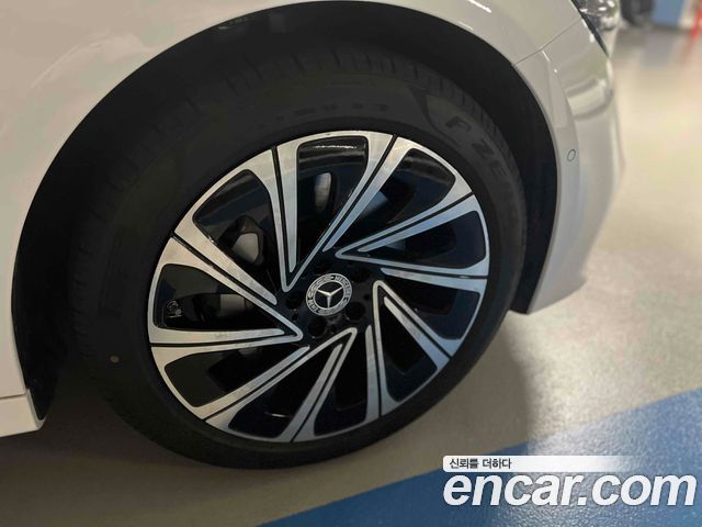 Mercedes-Benz E-Class E300 4MATIC Exclusive