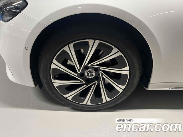 Mercedes-Benz E-Class E300 4MATIC Exclusive