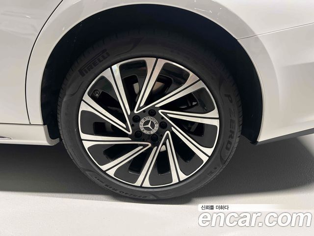 Mercedes-Benz E-Class E300 4MATIC Exclusive