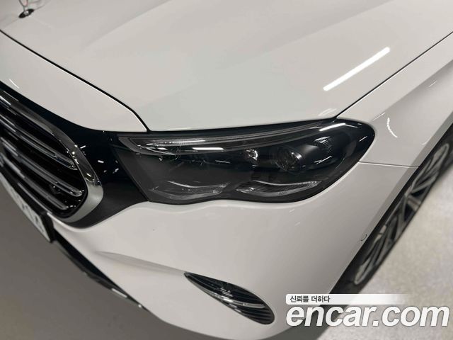 Mercedes-Benz E-Class E300 4MATIC Exclusive