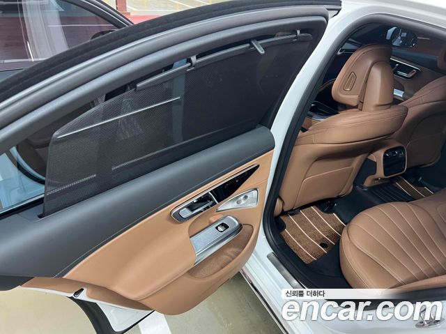 Mercedes-Benz E-Class E300 4MATIC Exclusive