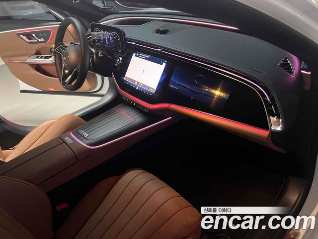 Mercedes-Benz E-Class E300 4MATIC Exclusive