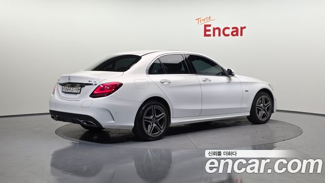 Mercedes-Benz C-Class C300e 4MATIC AMG Line