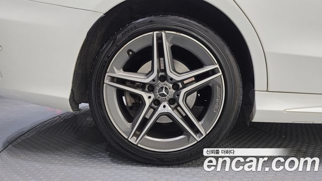Mercedes-Benz C-Class C300e 4MATIC AMG Line