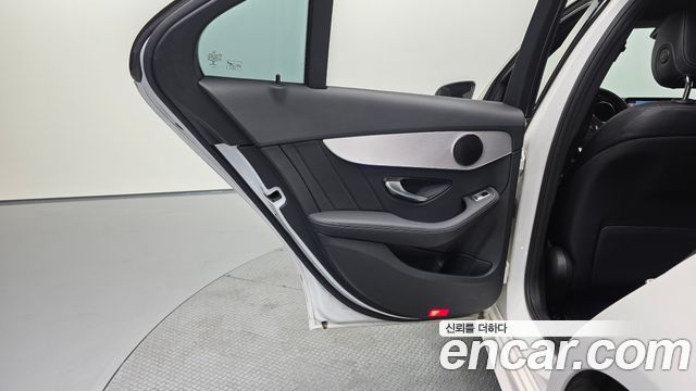 Mercedes-Benz C-Class C300e 4MATIC AMG Line