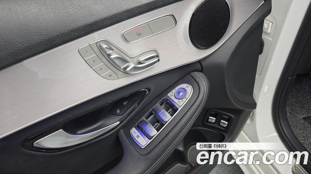 Mercedes-Benz C-Class C300e 4MATIC AMG Line
