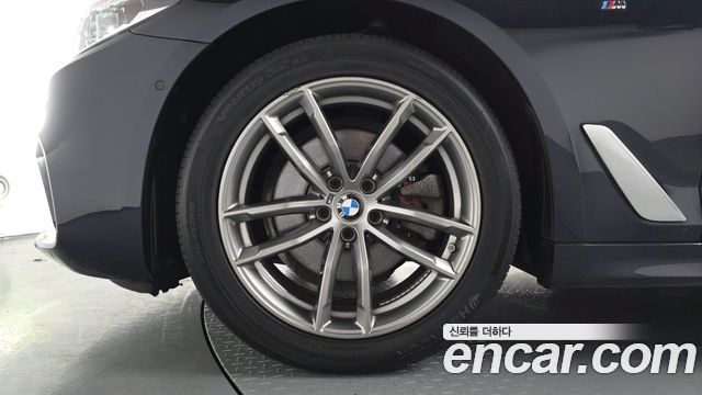 BMW 5-Series 520d xDrive M Sport Package Plus