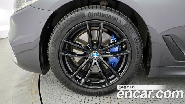 BMW 5-Series 530i M Sport Package Plus