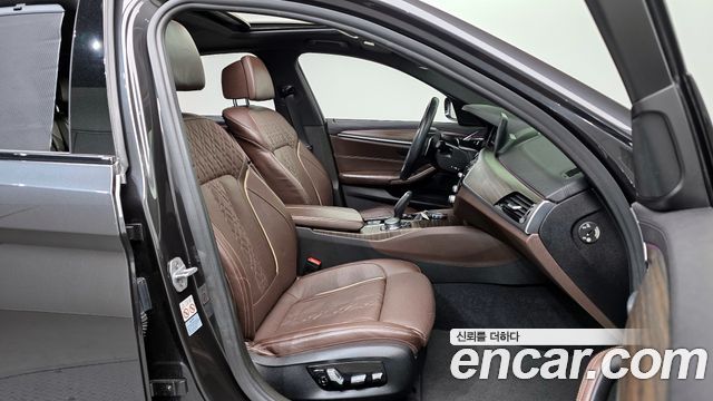 BMW 5-Series 530i M Sport Package Plus
