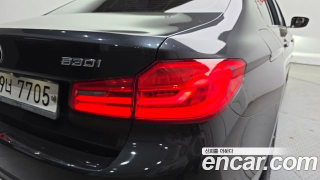 BMW 5-Series 530i M Sport Package Plus