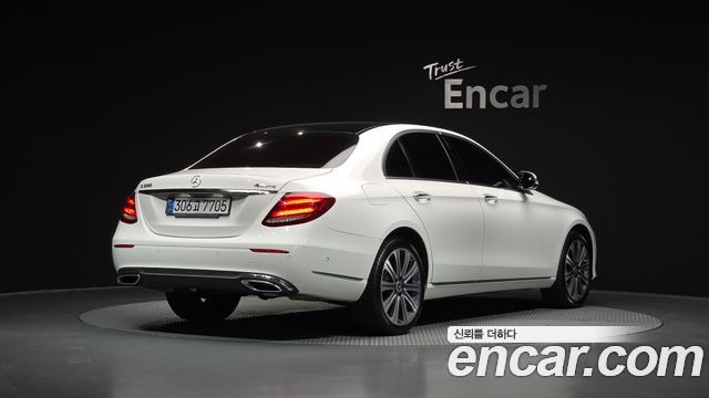 Mercedes-Benz E-Class E300 4MATIC Exclusive