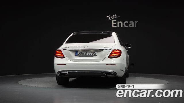 Mercedes-Benz E-Class E300 4MATIC Exclusive