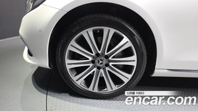 Mercedes-Benz E-Class E300 4MATIC Exclusive