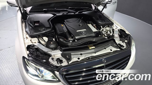 Mercedes-Benz E-Class E300 4MATIC Exclusive