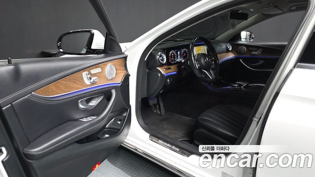 Mercedes-Benz E-Class E300 4MATIC Exclusive