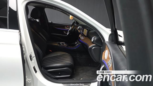 Mercedes-Benz E-Class E300 4MATIC Exclusive