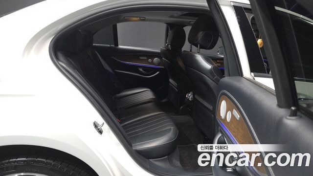 Mercedes-Benz E-Class E300 4MATIC Exclusive