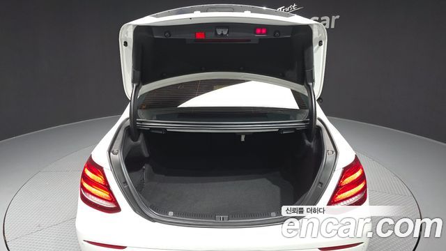 Mercedes-Benz E-Class E300 4MATIC Exclusive