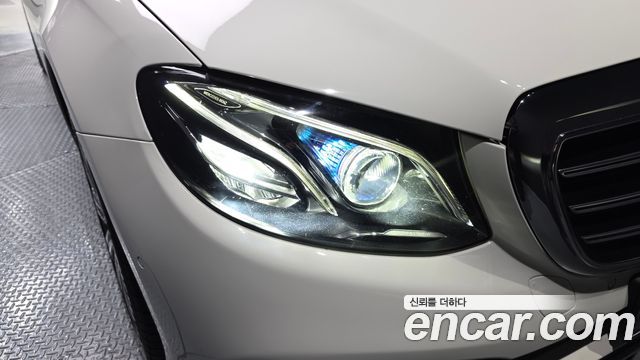 Mercedes-Benz E-Class E300 4MATIC Exclusive