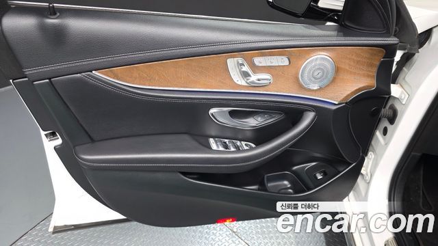 Mercedes-Benz E-Class E300 4MATIC Exclusive