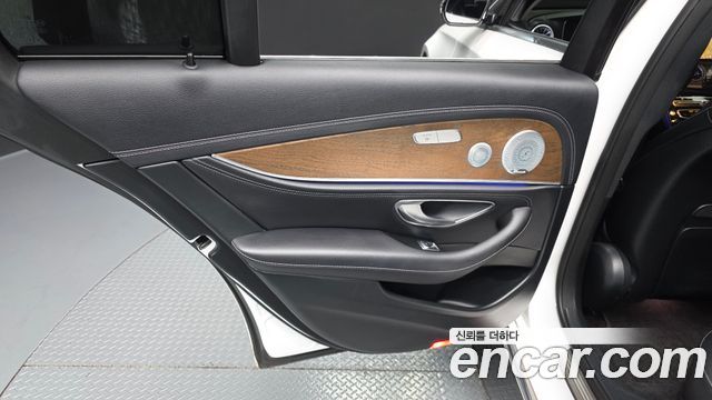 Mercedes-Benz E-Class E300 4MATIC Exclusive