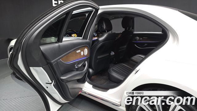 Mercedes-Benz E-Class E300 4MATIC Exclusive