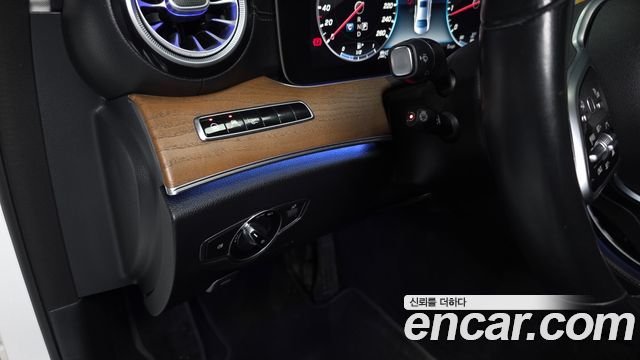 Mercedes-Benz E-Class E300 4MATIC Exclusive