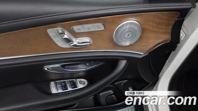 Mercedes-Benz E-Class E300 4MATIC Exclusive