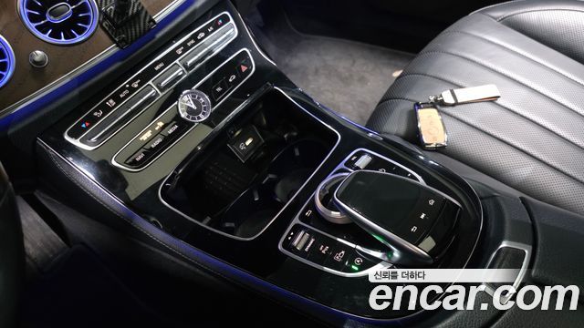 Mercedes-Benz E-Class E300 4MATIC Exclusive