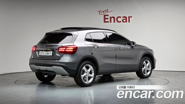 Mercedes-Benz GLA-Class GLA220