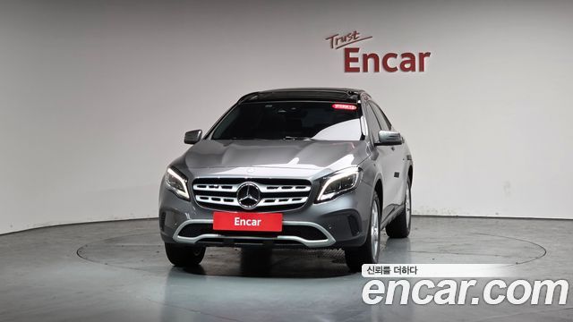 Mercedes-Benz GLA-Class GLA220