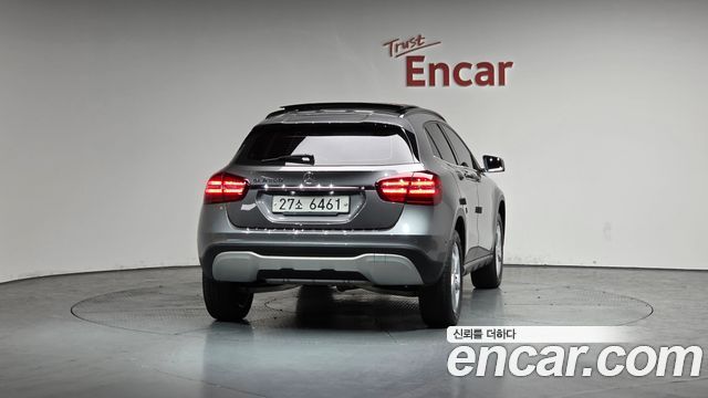 Mercedes-Benz GLA-Class GLA220
