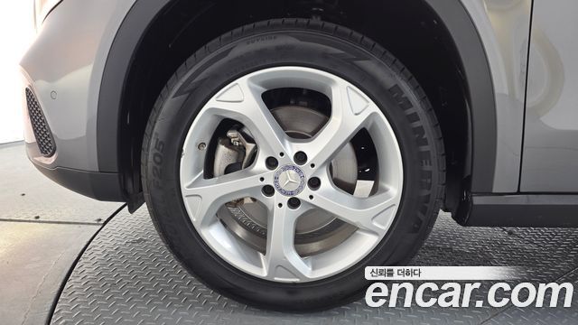 Mercedes-Benz GLA-Class GLA220