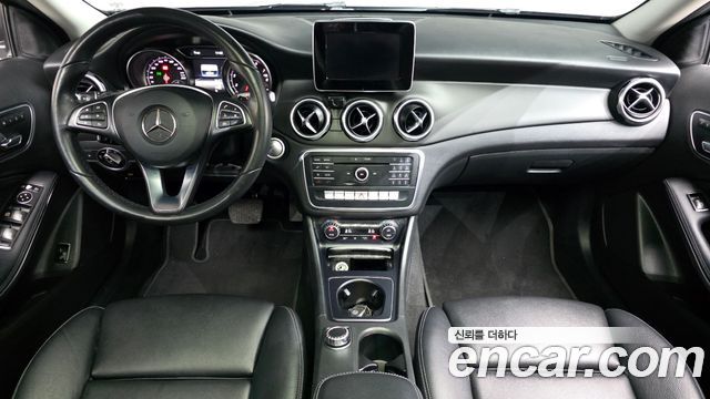 Mercedes-Benz GLA-Class GLA220