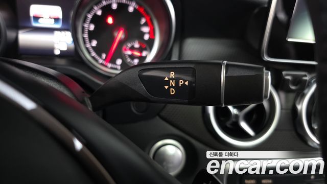 Mercedes-Benz GLA-Class GLA220