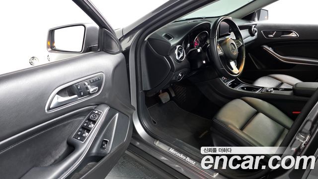 Mercedes-Benz GLA-Class GLA220