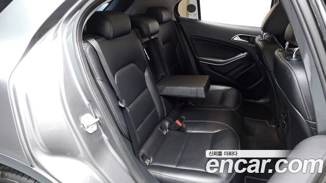 Mercedes-Benz GLA-Class GLA220