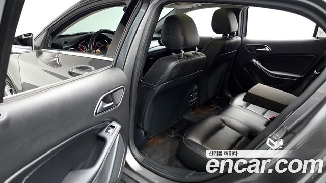 Mercedes-Benz GLA-Class GLA220