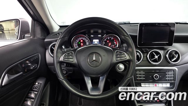 Mercedes-Benz GLA-Class GLA220