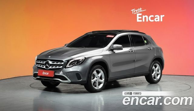 Mercedes-Benz GLA-Class GLA220
